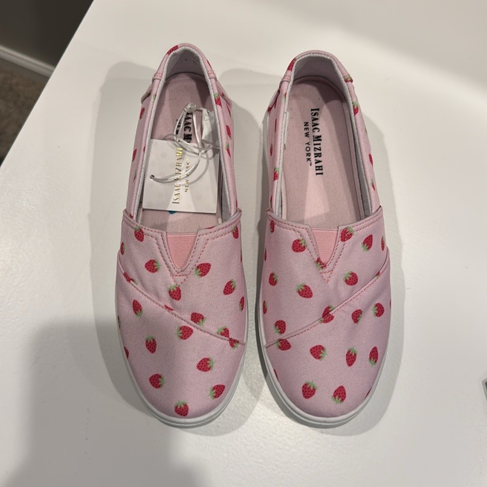 Isaac Mizrahi Women's Strawberry Flats - Picture 2 of 9